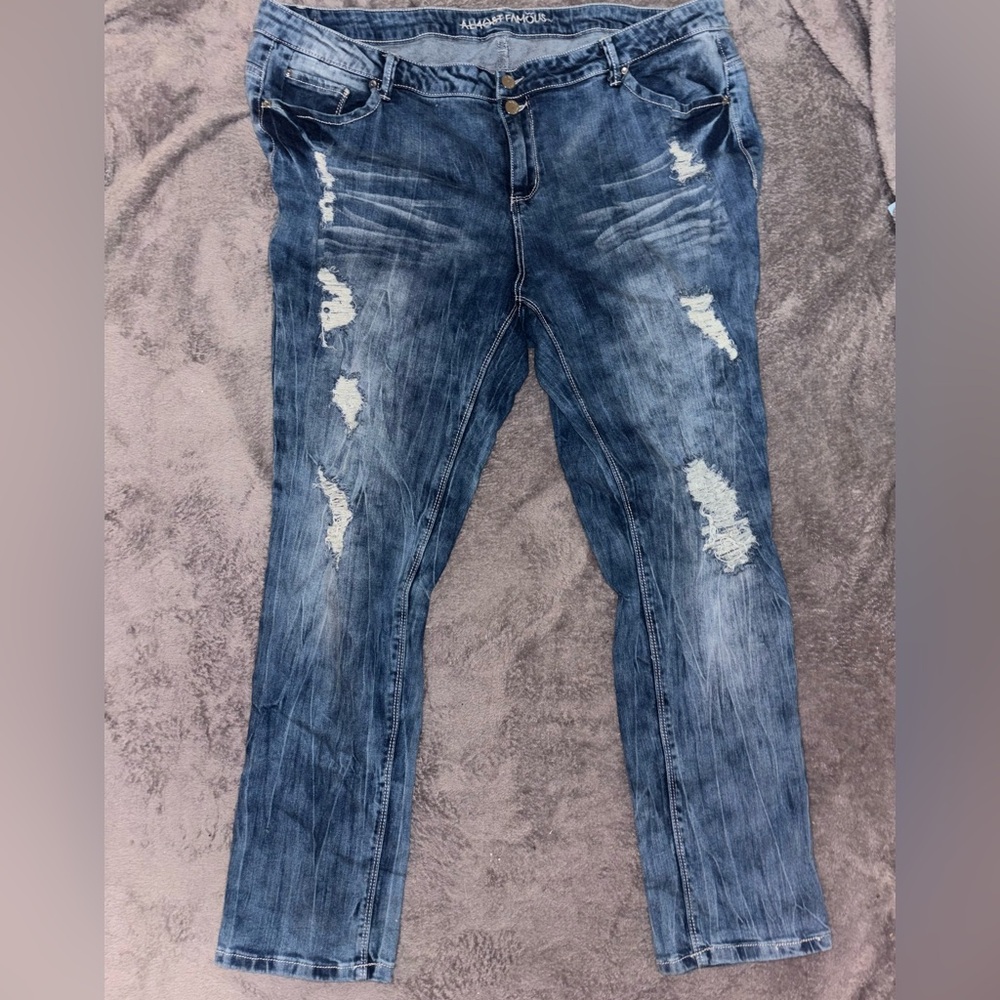 Almost Famous Women's Distressed Jeans; size 24